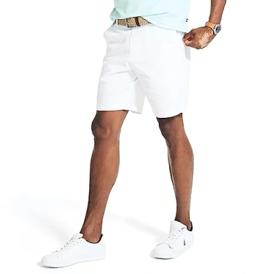 Abbildung von Nautica Herren Classic Fit Flat Front Stretch Solid Chino Deck Legere Shorts, Weiß(bright white), 34W