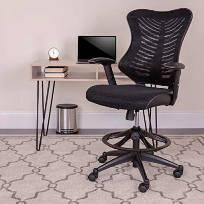 Abbildung von Flash Furniture Designer Zeichenstuhl mit hoher Rückenlehne, Netzmaterial, LeatherSoft Seiten und verstellbare Armlehnen, Schaumstoff, schwarz, 1 Stück