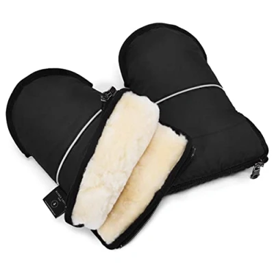 Abbildung von Lammfell Handwärmer von WERNER CHRIST BABY GLOVY Handschuhe sind der ideale Kinderwagen Muff aus medizinischem Fell, warmer universaler und wasserabweisender Handmuff, in black (schwarz)