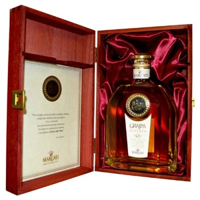 Abbildung von Limitierte Edition in hochwertiger Holzbox: Marcati Grappa Riserva 700 ml