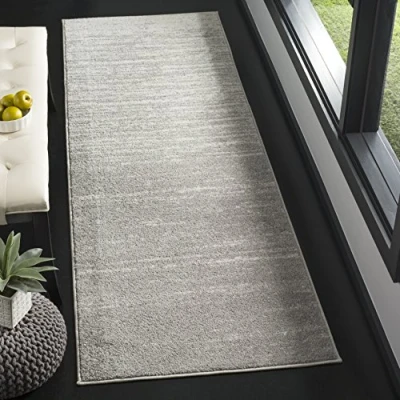 Abbildung von SAFAVIEH Modern Teppich für Wohnzimmer, Esszimmer, Schlafzimmer Adirondack Collection, Kurzer Flor, Hellgrau und Grau, 80 X 180 cm
