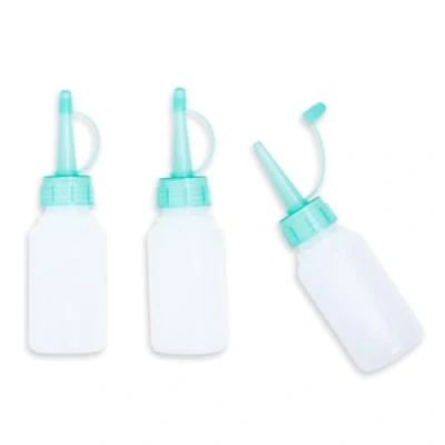 Abbildung von Craftelier Set mit 3 flexiblen Flaschen Schraubdeckel und Deckel Applikator für Kleber, Tinte Scrapbooking Bastelmaterialien Maße ca. 12,5 x 3,5 cm Fassungsvermögen 60 ml