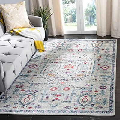 Abbildung von SAFAVIEH Traditionell Teppich für Wohnzimmer, Esszimmer, Schlafzimmer Madison Collection, Kurzer Flor, Hellgrau und Fuchsia, 122 X 183 cm