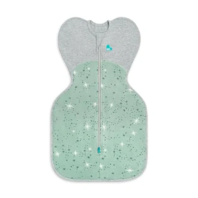 Abbildung von Love To Dream Pucksack, Baby Erstausstattung Neugeboren (2,2 3,8kg), ideal für milde Temperaturen 18 24C, Arme hoch Position, zweiweg Reißverschluss einfaches Windelwechseln, Schlafsack Oliv