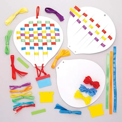 Abbildung von Baker Ross Flecht Bastelsets „Heißluftballons“ (6 Stück) Bänder und Schablonen für Kinder zum Gestalten