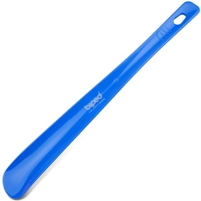 Abbildung von Die Schuhanzieher Schuhlöffel aus Kunststoff 35 cm mit Lochung zum Aufhängen z1555 (blau)