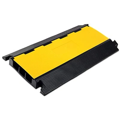 Abbildung von Pronomic Protector 3 90L Kabelbrücke Kanal mit Steckverbindung 90 x 49 7 cm Kabelkanal aus Kunststoff für Versanstaltungen Kabel Überfahrschutz Boden Schwarz/Gelb
