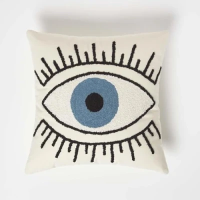 Abbildung von Homescapes Baumwoll Dekokissen weiß 45x45 cm, Zierkissen „Eye See You“, Kissen mit Auge getuftet