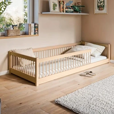 Abbildung von Kinderbett Bodenbett 90x200 cm Bett mit Rausfallschutz &amp; Lattenrost Montessori Bed Gitterbett Kinder Jugendbett Einzelbett optional Matratze Natur Design Kiefer Holz massiv Junge Mädchen