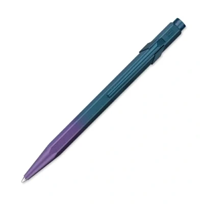 Abbildung von Kugelschreiber 849 Caran D&#039;Ache Sonderedition Claim Your Style 5 Meerviolett
