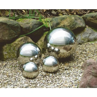 Abbildung von Spetebo Dekokugel Edelstahl Deko Kugel glänzend 15 cm (Stück, 1 St., Metall Kugel), Teichkugel Gartenkugel Schwimmkugel Blumenbeet Dekoration