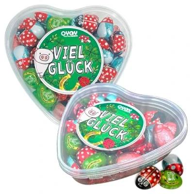 Abbildung von 2x OYOY Viel Glück Geschenkbox Herz gefüllt mit 500g Glücksbringer Schokolade I Süßigkeiten Box Silvester Geschenk
