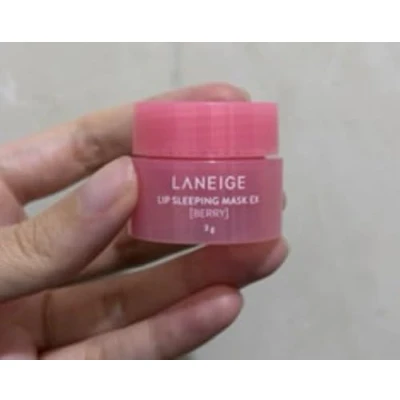 Abbildung von LANEIGE Original Lip Sleeping Mask, Nachtpflege für die Lippen, 20 g, by Bella, Beere (rote Früchte)