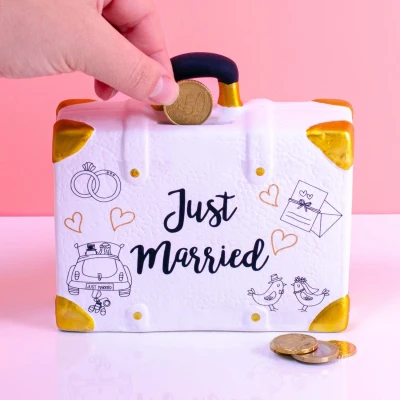 Abbildung von OOTB 719206 Spardose, Reisekoffer, Just Married
