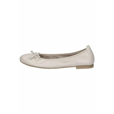 Abbildung von CAPRICE Damen Ballerinas aus Leder mit Schleife, Cremefarben (Pearl Perl Dee), 37 EU