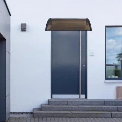 Abbildung von [en.casa] Vordach für Haustür Mellerud Überdachung 120 x 80 cm Pultvordach Balkon Türüberdachung Polycarbonat Aluminium Schutzdach Terrasse Schwarz/Braun