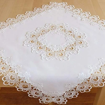 Abbildung von matches21 HOME &amp; HOBBY Tischdecke Mitteldecke Stickerei Spitze wollweiß 110x110 cm (1 tlg)