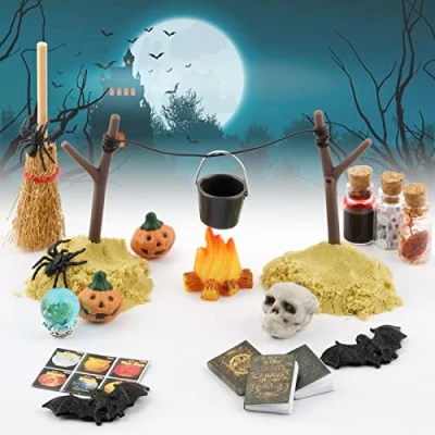 Abbildung von BETESSIN 22Pcs Mini Halloween Deko Tischdeko Miniatur Streudeko Holz Kürbis Schädel Spinne Fledermaus Hexenbesen Klein Figuren zum Basteln DIY Geschenk Mitgebsel