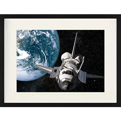 Abbildung von 1art1 Der Weltraum Poster Erde Und Space Shuttle Gerahmtes Bild Mit Edlem Passepartout Wand Bilder Im Bilderrahmen 80x60 cm