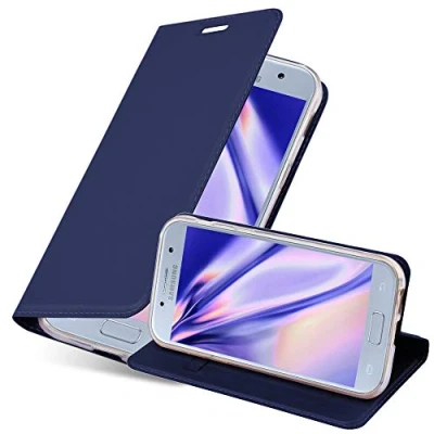 Abbildung von Cadorabo Hülle kompatibel mit Samsung Galaxy A5 2017 aus Premium Kunst Leder Flip Klappbare Stoßfeste Magnetische [Standfunktion] [Kartenfächern] Cover für Tasche in Blau