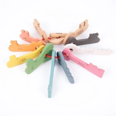 Abbildung von TickiT 73474 Regenbogen Holzschlüssel, mittel, Regenbogenfarben