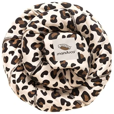 Abbildung von manduca Sling elastisches Babytragetuch für Neugeborene ab 3,5 kg und Babys bis 15 stabiles Tragetuch aus weichem Jersey Strickstoff 100% Baumwolle (Bio) Einheitsgröße, Leo