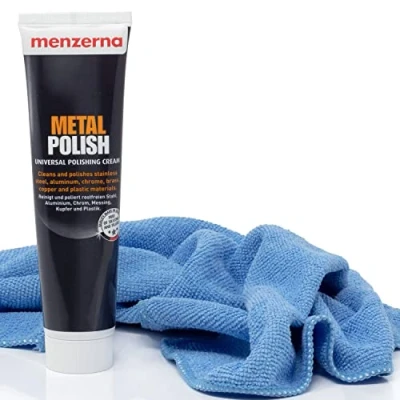 Abbildung von Detailmate Motorrad Metall Politur: Menzerna Metal Polish 125 gr Tube reinigt Edelstahl, Aluminium, Chrom, Kupfer, Silber, Kunststoff für perfekten Glanz + Mikrofaser Poliertuch 40x40cm