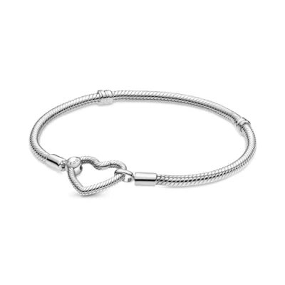 Abbildung von PANDORA Armband Moments &quot;Herzverschluss&quot; silber 599539C00 23 cm