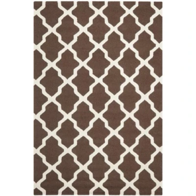 Abbildung von SAFAVIEH Geometrisch Teppich für Wohnzimmer, Esszimmer, Schlafzimmer Cambridge Collection, Kurzer Flor, Dunkelbraun und Elfenbein, 91 X 152 cm
