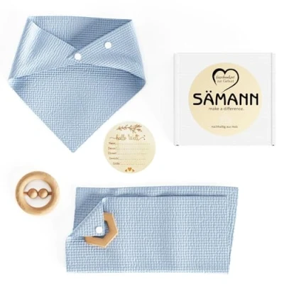 Abbildung von Sämann Neugeborenen Geschenkset zur Geburt mit Rassel Meilensteinkarte Schmusetuch Halstuch und Holzring Baby Geschenk (hellblau)