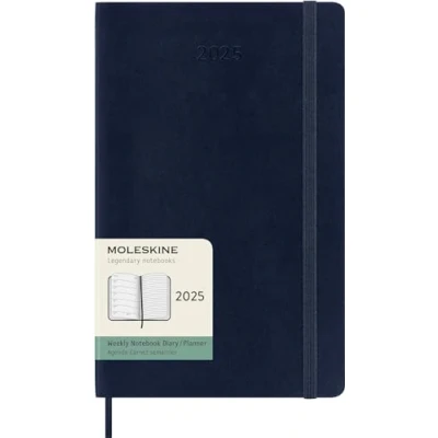 Abbildung von Moleskine Weekly Planner, WochenPlaner mit Platz für Notizen 12 Monate 2025, Weicher Einband und Elastischer Verschluss, Farbe SaphirBlau, Großes Format 13x21 cm