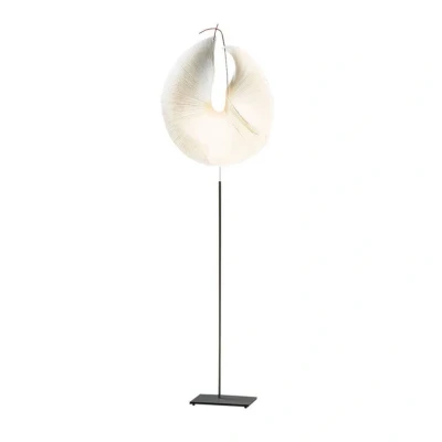 Abbildung von Ingo Maurer Yoruba Rose Floor LED Stehleuchte