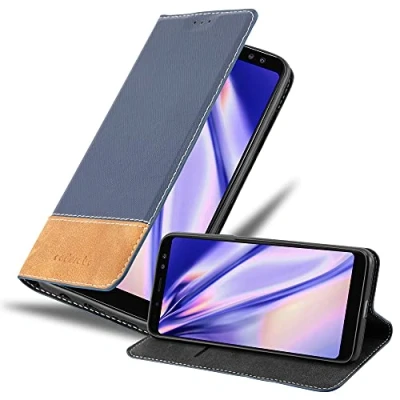Abbildung von Cadorabo Hülle kompatibel mit Samsung Galaxy A8 2018 aus Premium Kunst Leder Flip Klappbare Stoßfeste Magnetische [Standfunktion] [Kartenfächern] Cover für Tasche in Blau