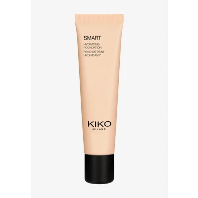 Abbildung von KIKO Milano Smart Hydrating Foundation 02 Wr 05, Feuchtigkeitsspendende Und Ausgleichende Flüssige
