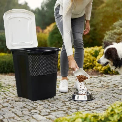 Abbildung von MyPet Archie Tierfutterbehälter mit Rollen 38 l, schwarz/weiss