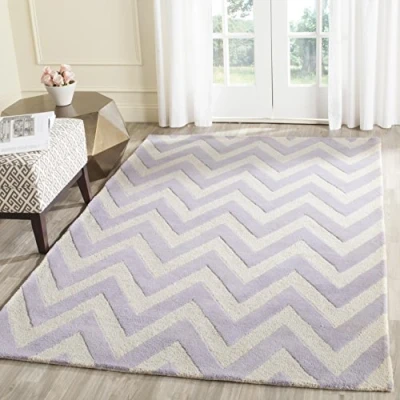 Abbildung von SAFAVIEH Modern Teppich für Wohnzimmer, Esszimmer, Schlafzimmer Cambridge Collection, Kurzer Flor, Lavendel und Elfenbein, 152 X 244 cm