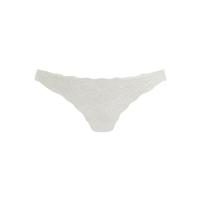 Abbildung von Nuance String, mit extra flachen Kanten aus feiner, seamless Spitze