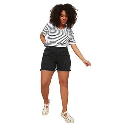 Abbildung von TRENDYOL Damen Women Normal Waist Fit Skinny Plus Size Shorts &amp; Bermuda Pants, Schwarz, 48