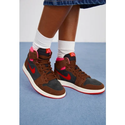 Abbildung von Jordan AIR 1 CMFT 2 Sneaker high, Damen, Größe: 40.5, Cacao wow/picante red/black/hyper pink/sail Leder und textil