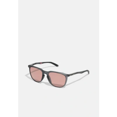 Abbildung von Oakley Thurso Matte Grey Smoke/Prizm Dark Golf