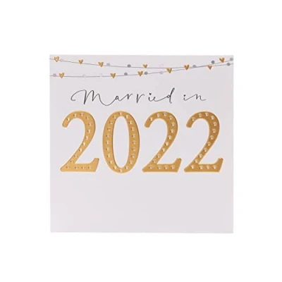 Abbildung von UK Greetings Hochzeitskarte Hochzeitstag Karte für Paare Freunde Married in 2022, Multi
