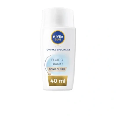 Abbildung von NIVEA SUN Tägliches Fluid mit Farbe LSF 50+40 ml, Gesichts Sonnencreme Hyaluronsäure, Licocalcon A &amp; Niacinamid, ultra leichte Gesichtssonnencreme, Sonnenschutz Matteffekt, heller Ton