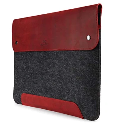 Abbildung von MegaGear MacBook Tasche aus echtem Leder und Fleece, Laptop Hülle für Pro Air 16 Zoll 15 15,5 (M2, M2 Pro, Max, M1) Modelle 2020, 2021, 2022 2023