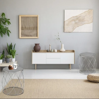 Abbildung von Daisy Runder Polsterhocker mit goldenem Sockel und Stoffbezug Beige Menzzo