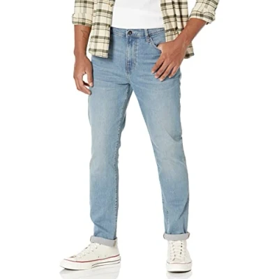 Abbildung von Amazon Essentials Herren Jeans aus Komfortablem Stretch, Schmale Passform (Früher Goodthreads), Hellblau, 33W / 29L