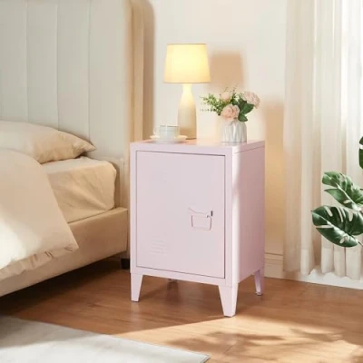 Abbildung von [en.casa] Nachttisch Inari Nachtschrank Rosa Nachtkästchen mit Einer Schranktür Sofatisch Türgriff rechts Metall Nachtkommode 57 x 40 30 cm Büroschrank