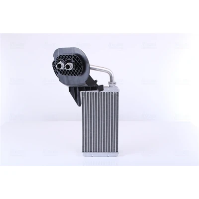 Abbildung von NISSENS 72207 Wärmetauscher mit Leitung RENAULT: MASTER 2 Kasten