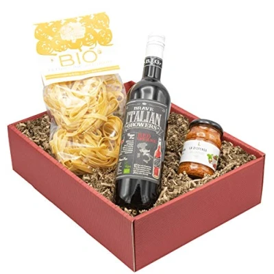 Abbildung von The Wine Guys Weinpräsent Geschenkset „Amore Italiano“ mit italienischen Spezialitäten: Italienischer Feinkost und Rotwein (13,5% vol.) Präsentkorb Pasta, (1 x 0.75 l)