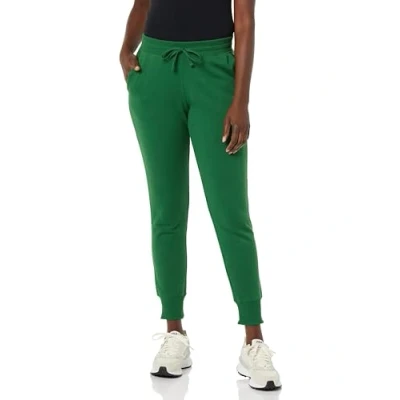 Abbildung von Amazon Essentials Damen Fleece Jogginghose (in Übergröße erhältlich), Dunkelgrün, M