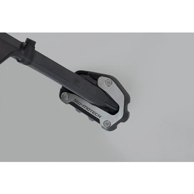 Abbildung von SW MOTECH SEITLICHE FUSSABDECKUNG BMW R 1300 GS (23 ) SCHWARZ/Silber